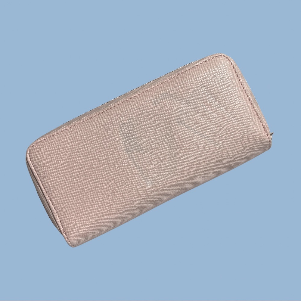 Guess Wallet - Picture 2 of 5